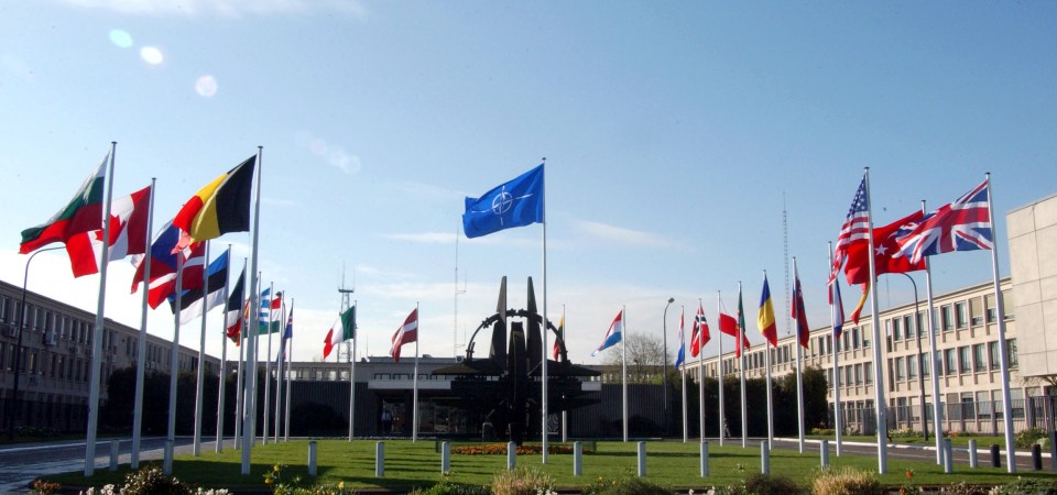 globális háborúra készül a nato,